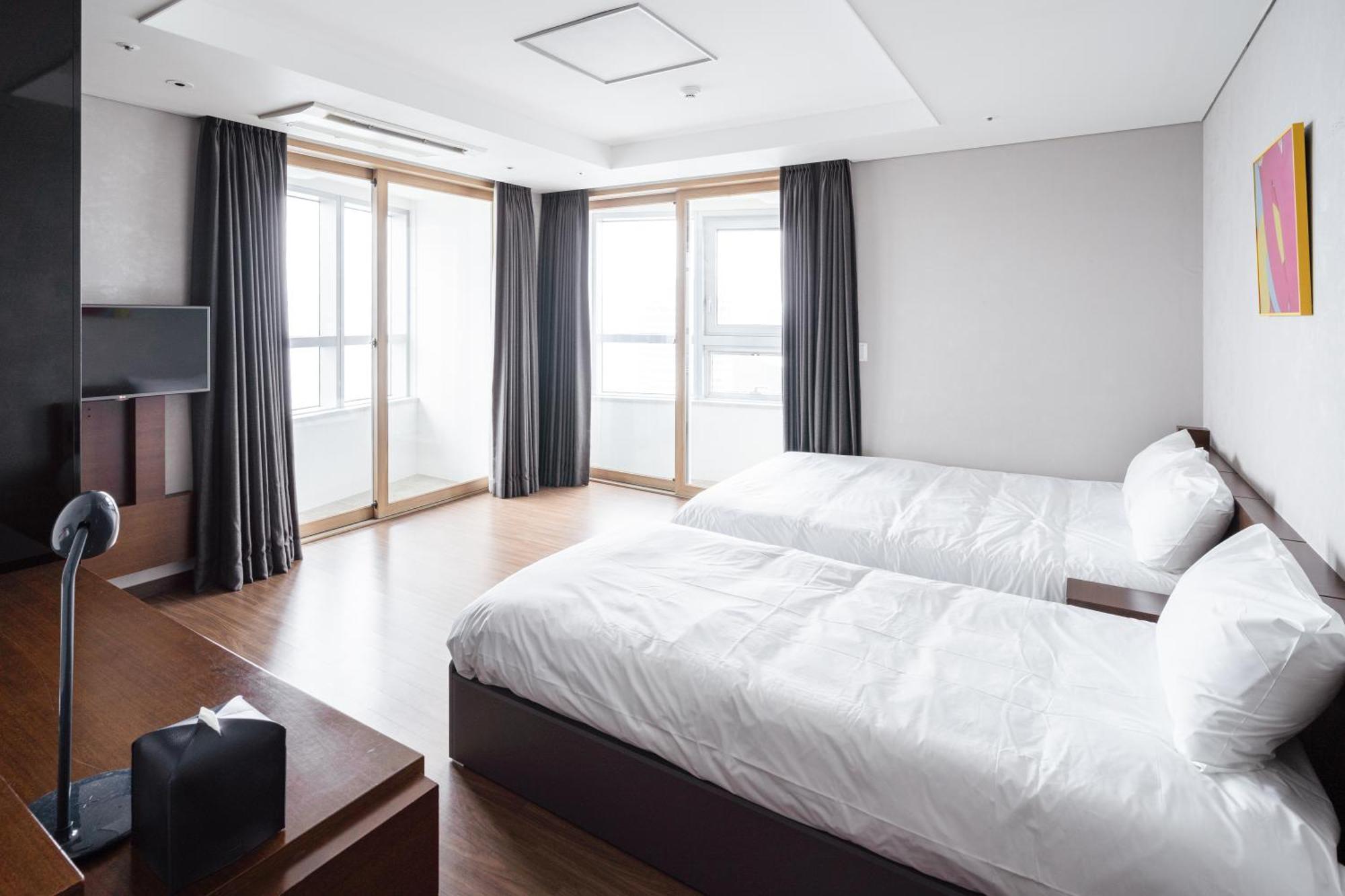 Urbanstay Haeundae Station Busan Exterior foto