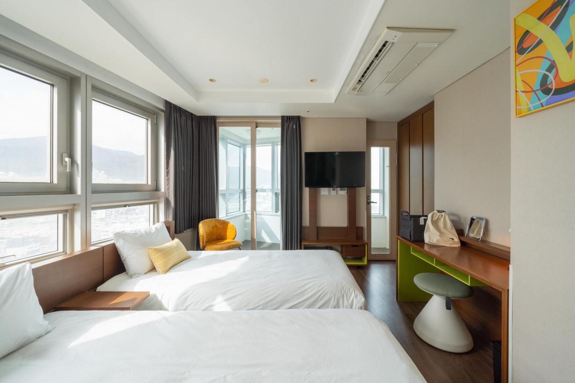 Urbanstay Haeundae Station Busan Exterior foto
